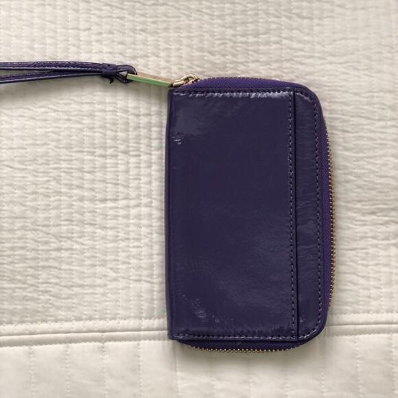 Cole Haan patent leather wristlet. - Picture 2 of 4